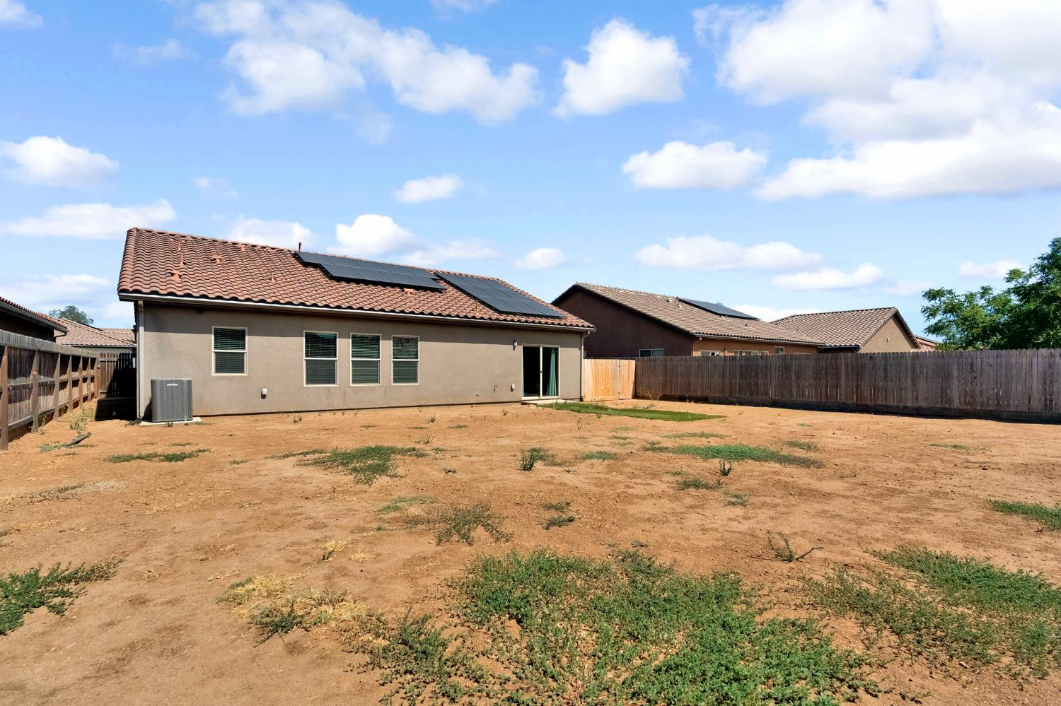 1192 S Orangewood Dr, Fresno, CA 93727