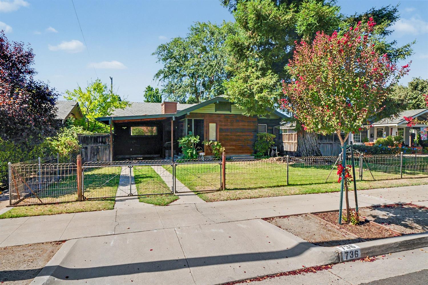 736 E Harvard Ave, Fresno, CA 93704