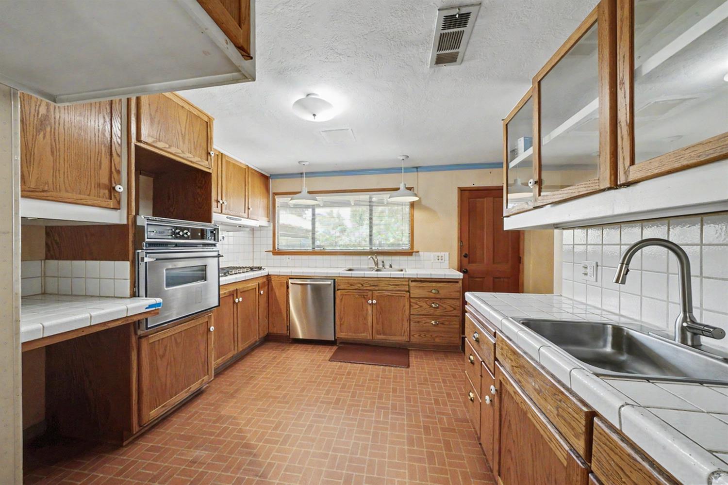 736 E Harvard Ave, Fresno, CA 93704