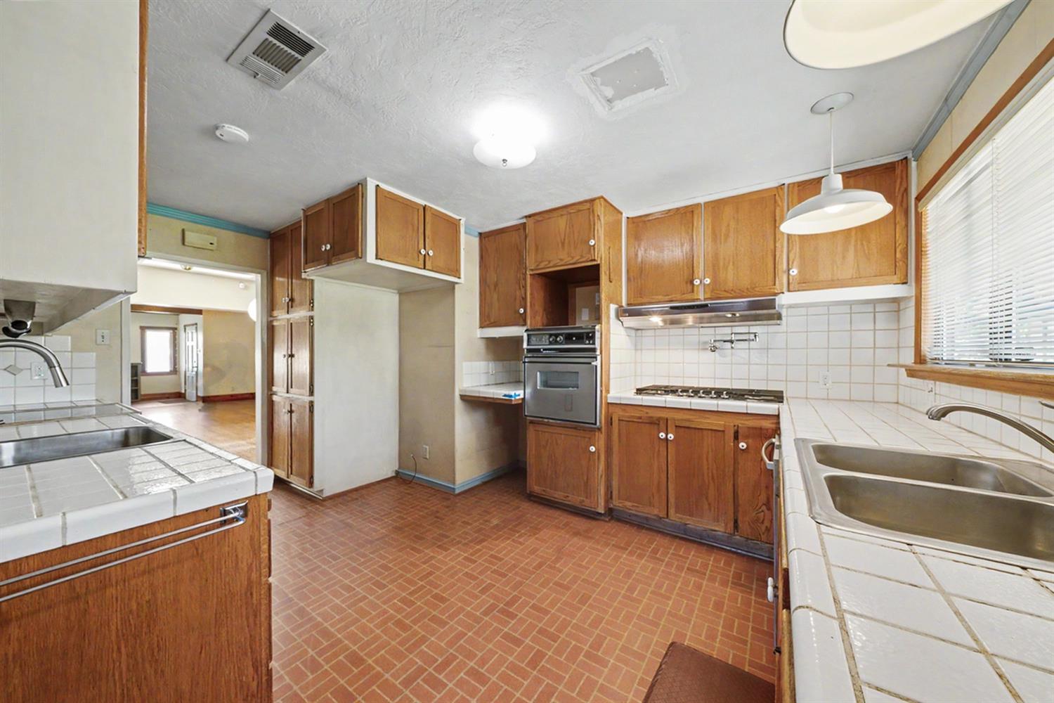 736 E Harvard Ave, Fresno, CA 93704