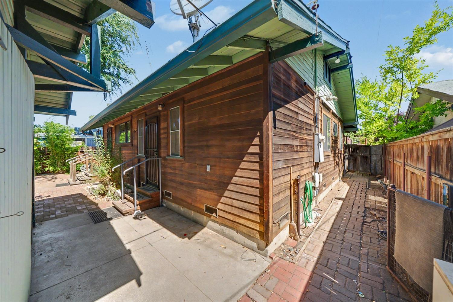 736 E Harvard Ave, Fresno, CA 93704