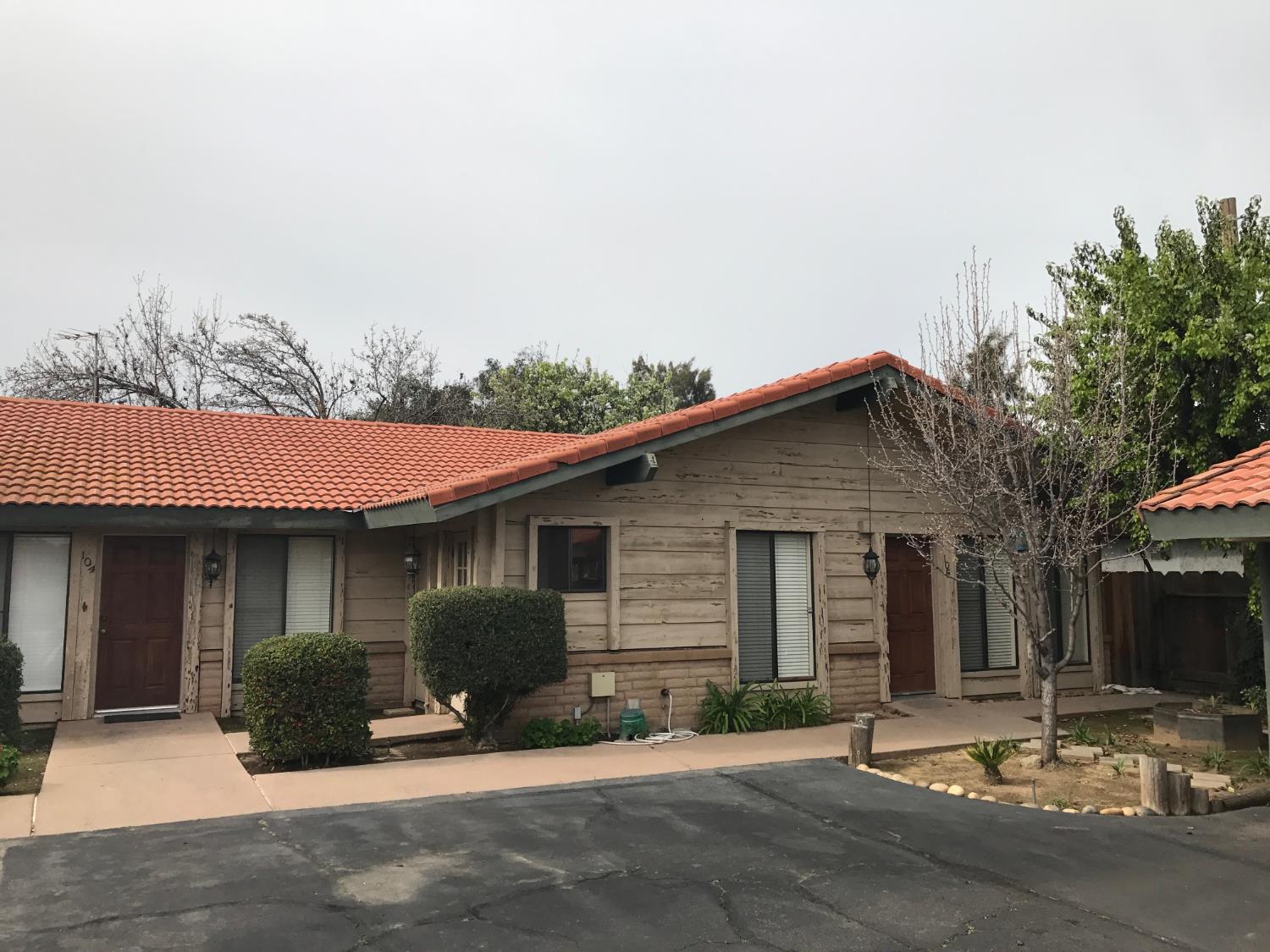 7089 N Howard St, Fresno, CA 93720