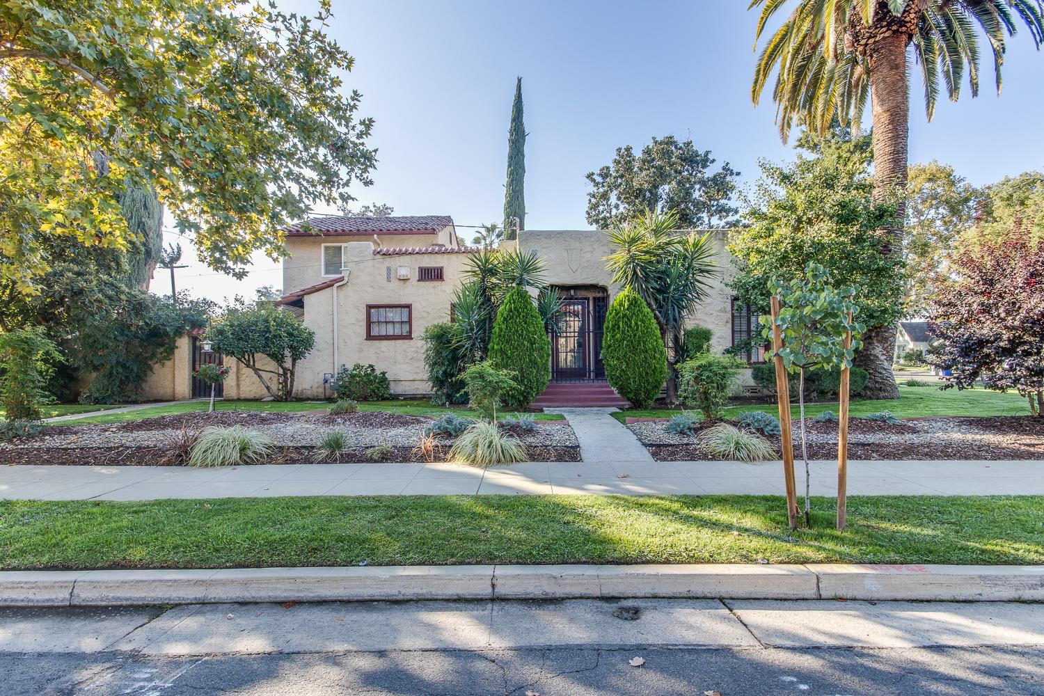 1064 N Poplar Ave, Fresno, CA 93728