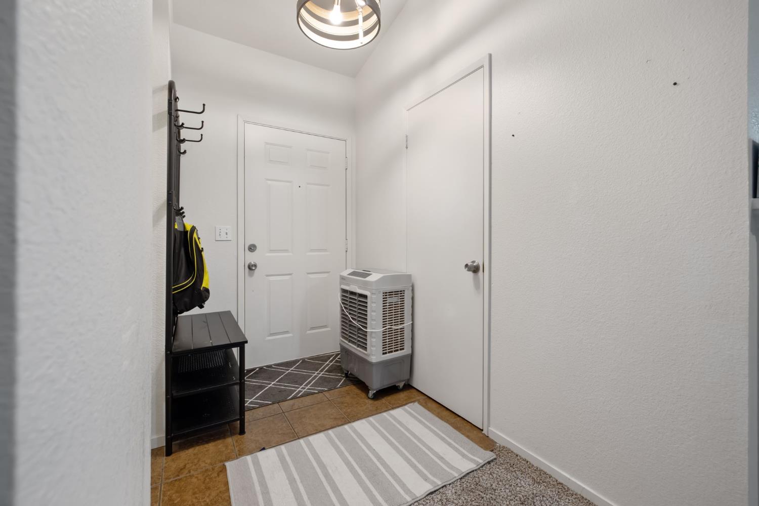 2451 N EL Capitan Ave, Fresno, CA 93722