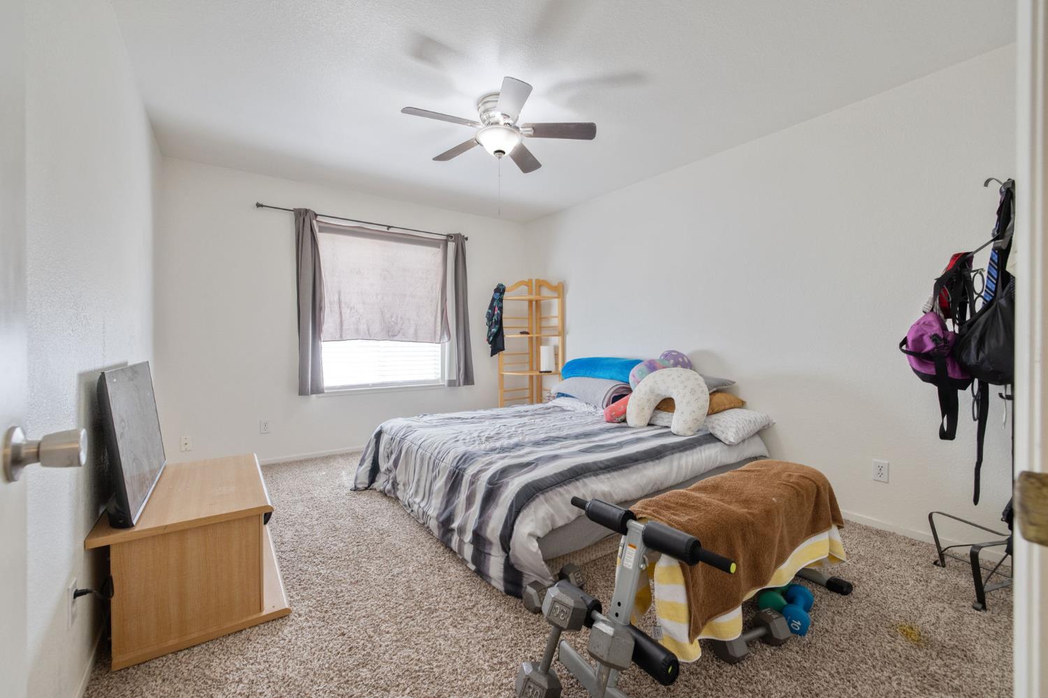 2451 N EL Capitan Ave, Fresno, CA 93722