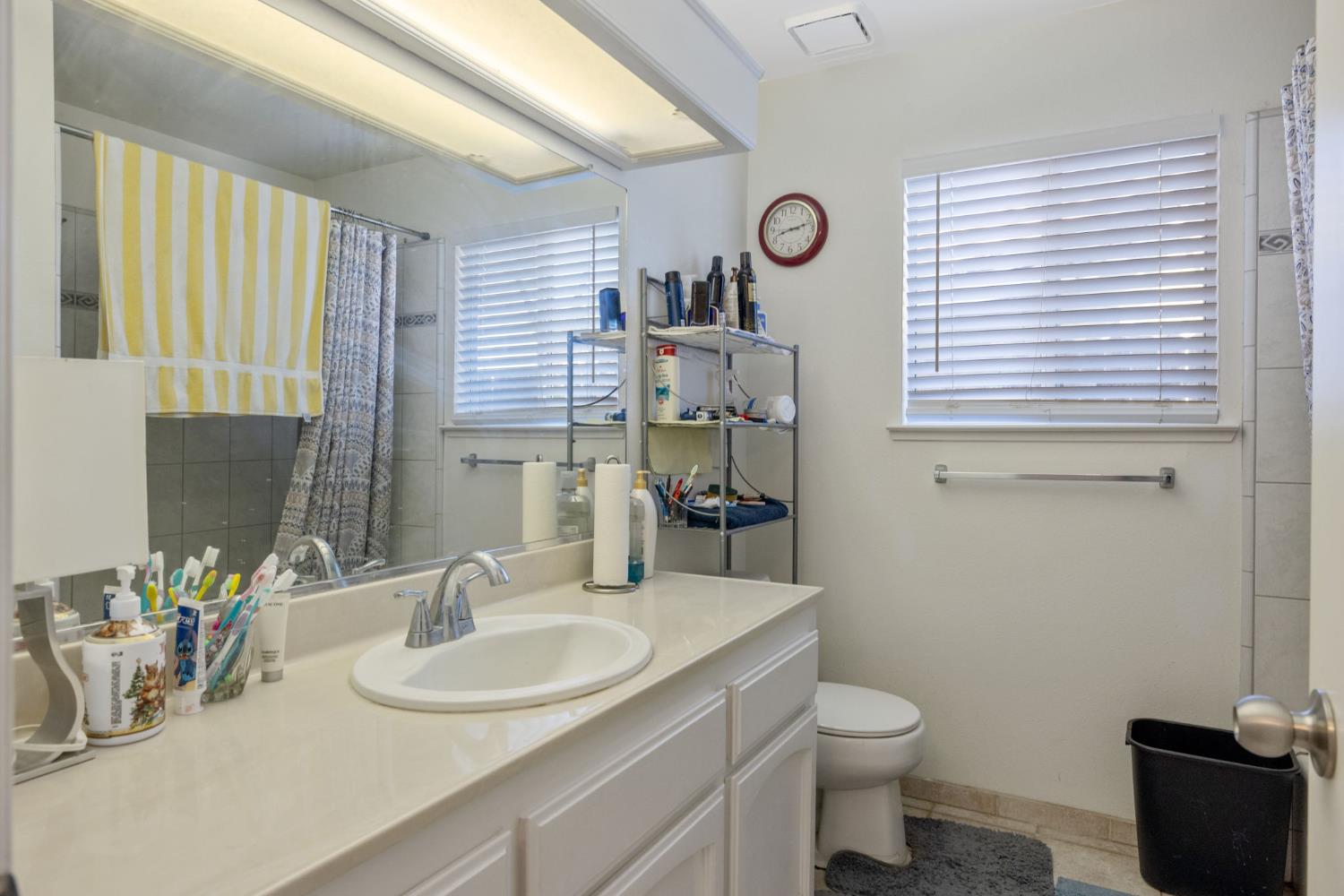 2451 N EL Capitan Ave, Fresno, CA 93722