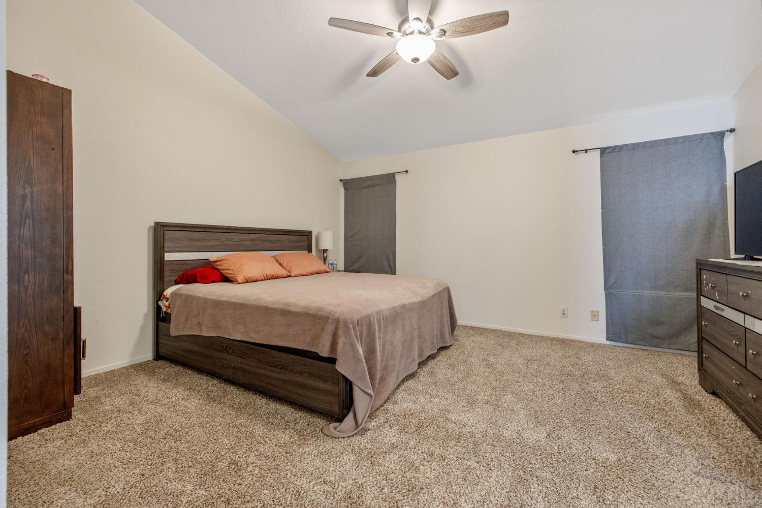2451 N EL Capitan Ave, Fresno, CA 93722