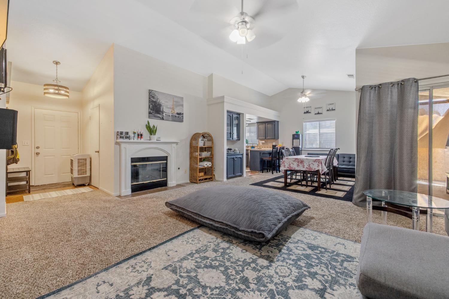 2451 N EL Capitan Ave, Fresno, CA 93722