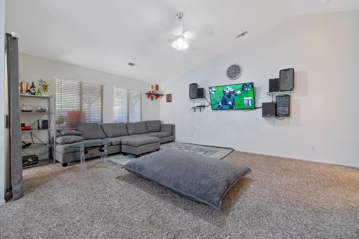 2451 N EL Capitan Ave, Fresno, CA 93722