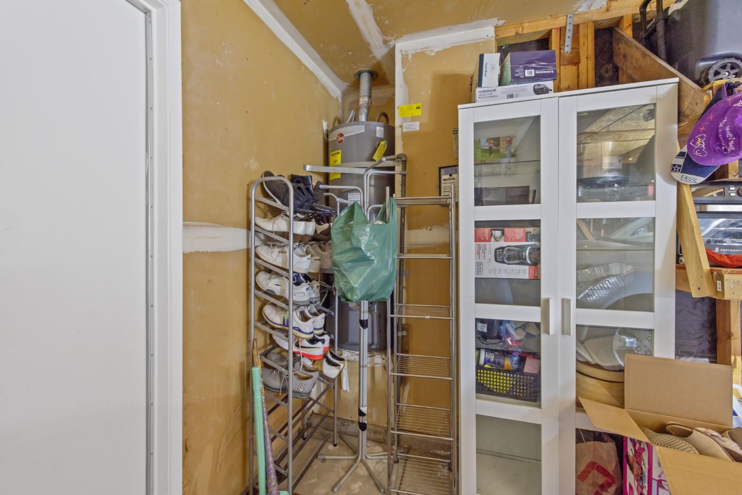 2451 N EL Capitan Ave, Fresno, CA 93722