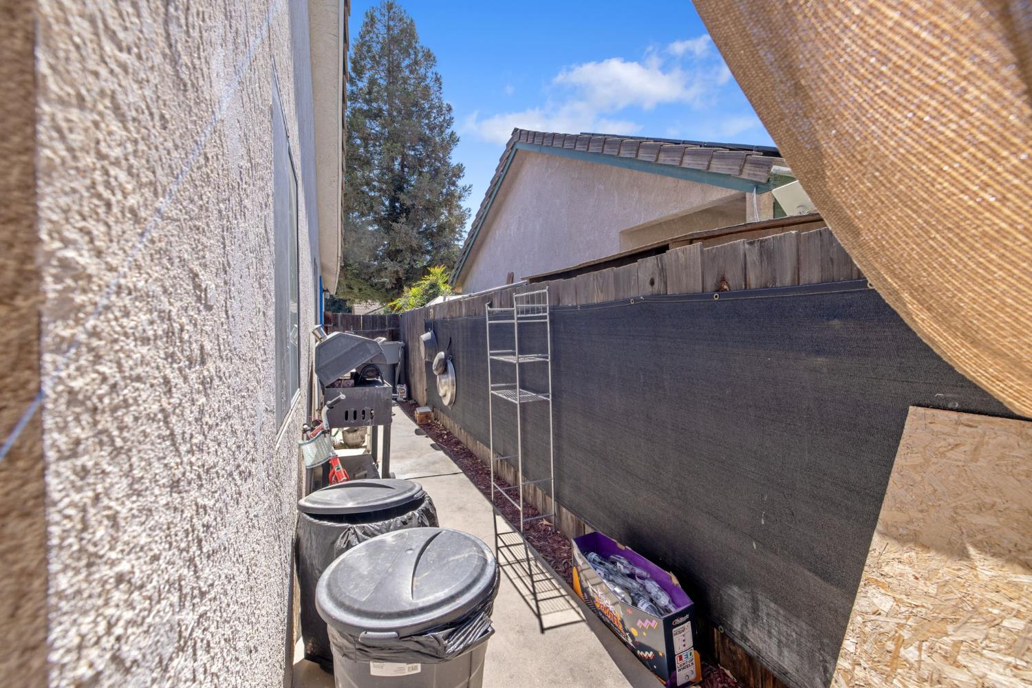 2451 N EL Capitan Ave, Fresno, CA 93722