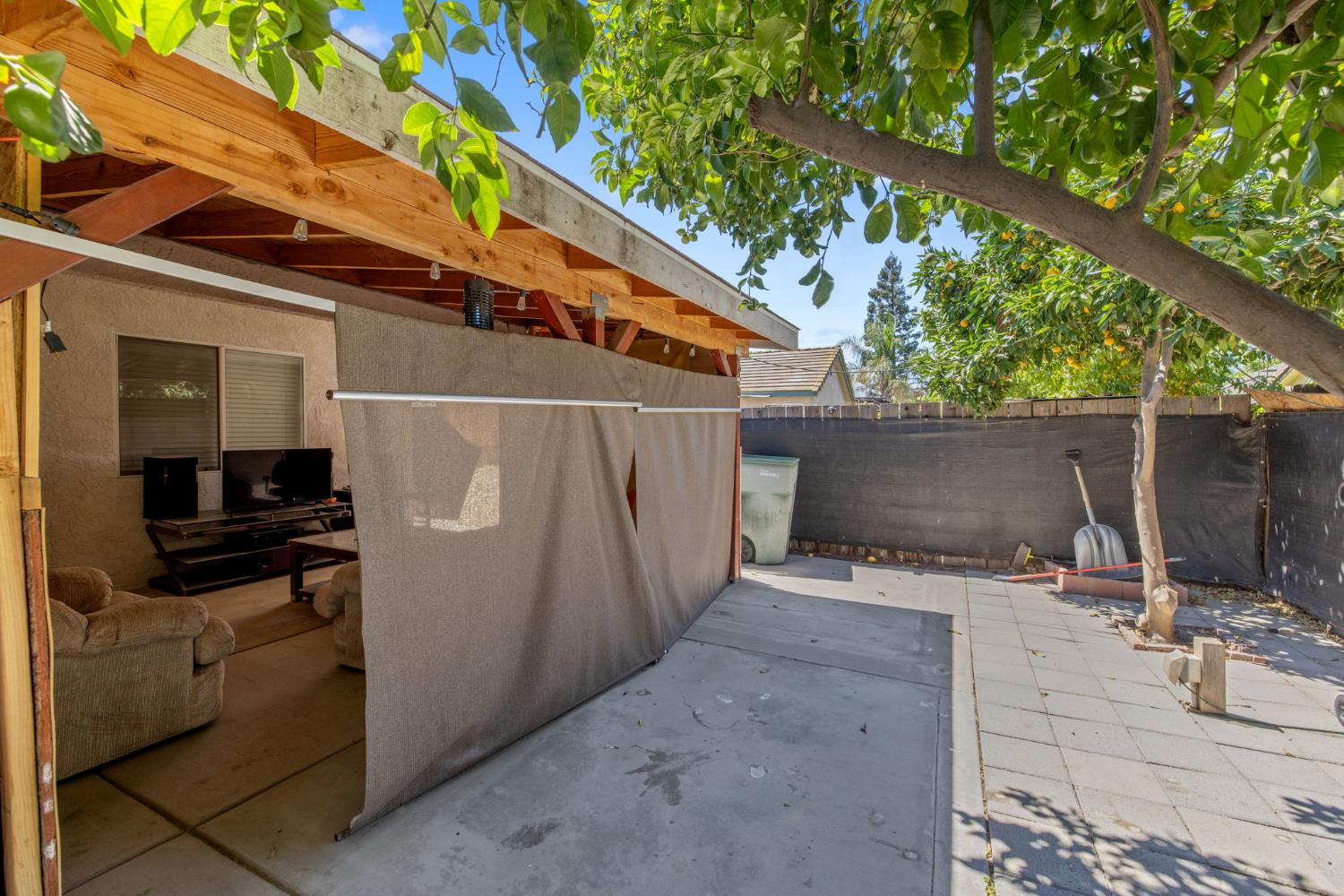 2451 N EL Capitan Ave, Fresno, CA 93722