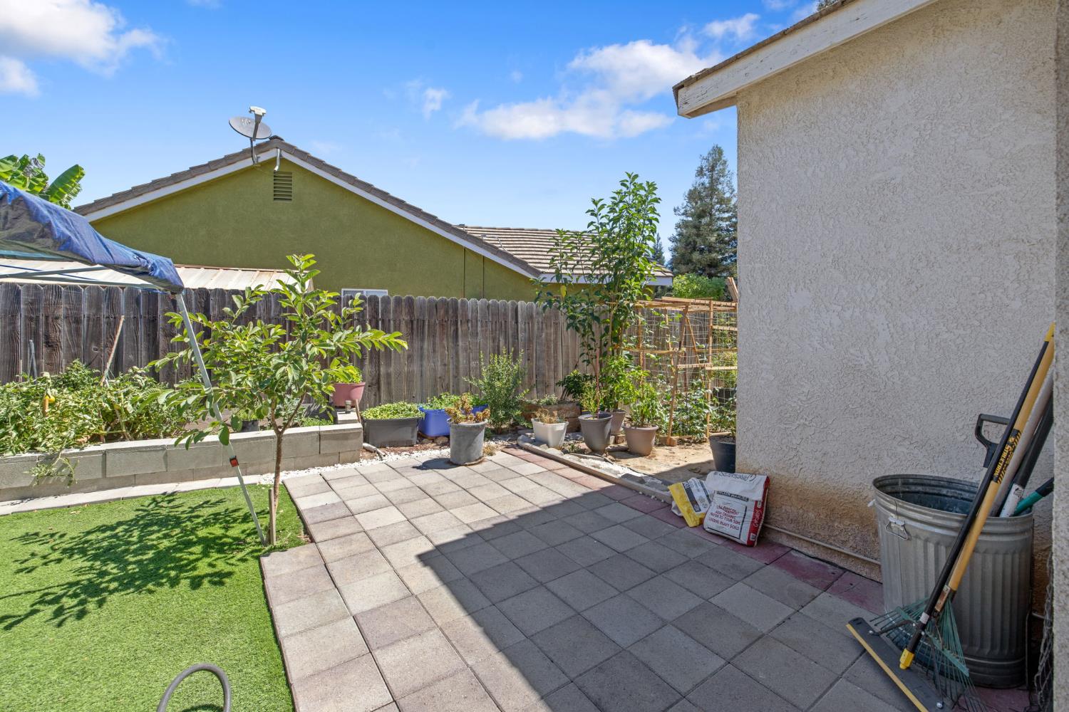 2451 N EL Capitan Ave, Fresno, CA 93722