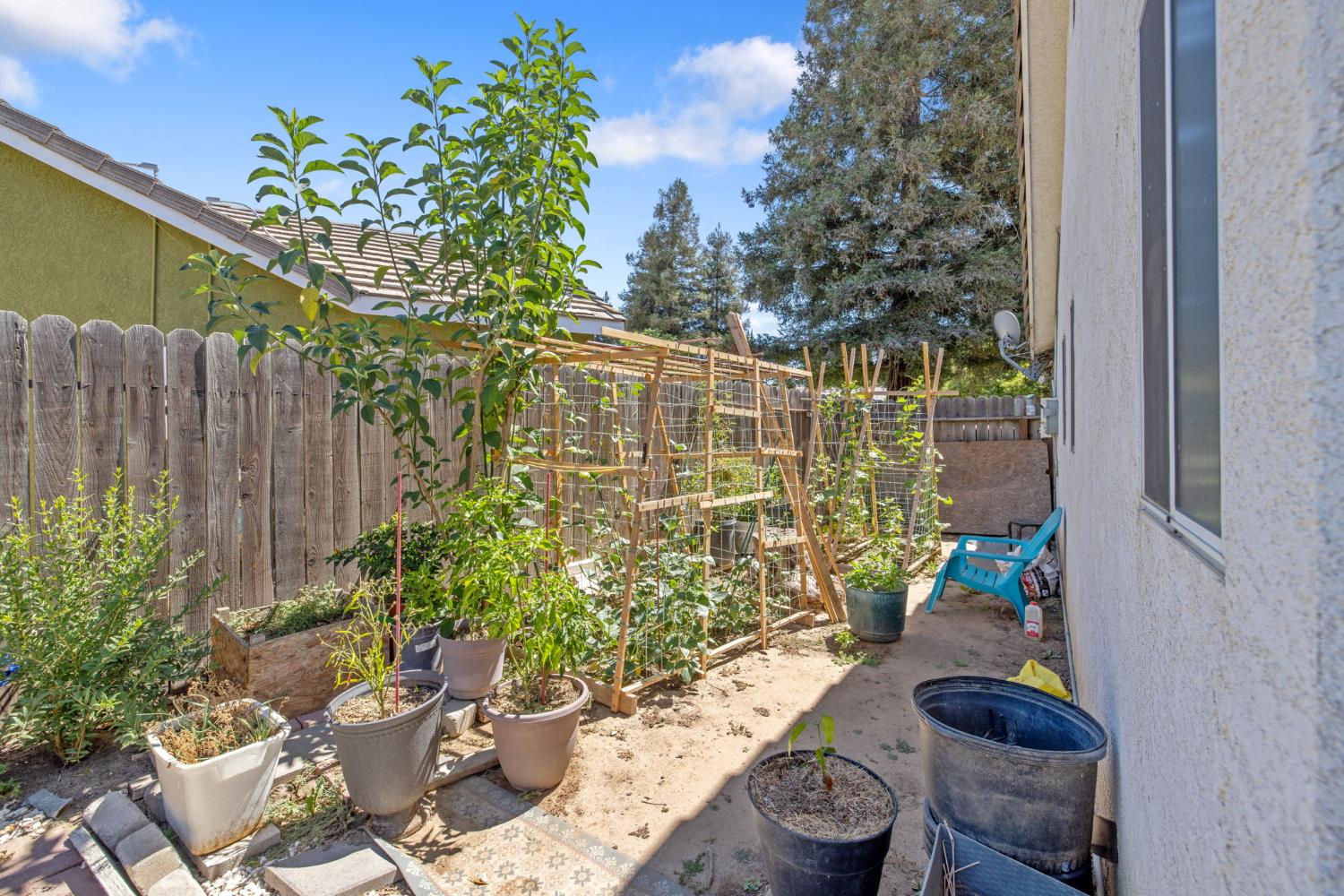 2451 N EL Capitan Ave, Fresno, CA 93722
