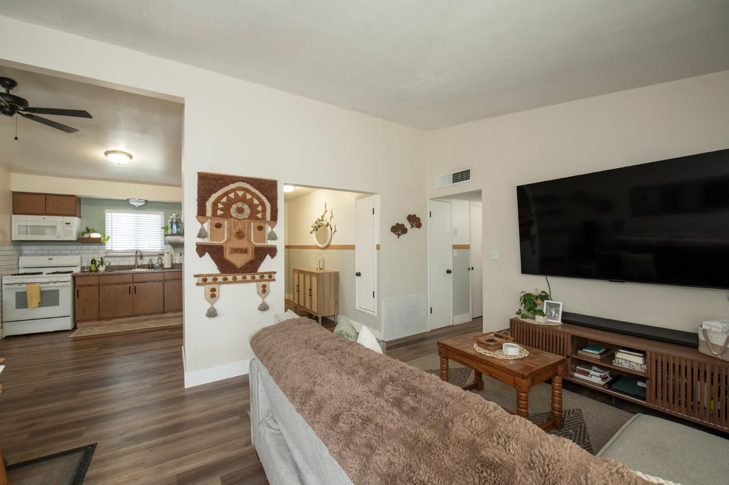 332 W Spring Ln, Lemoore, CA 93245