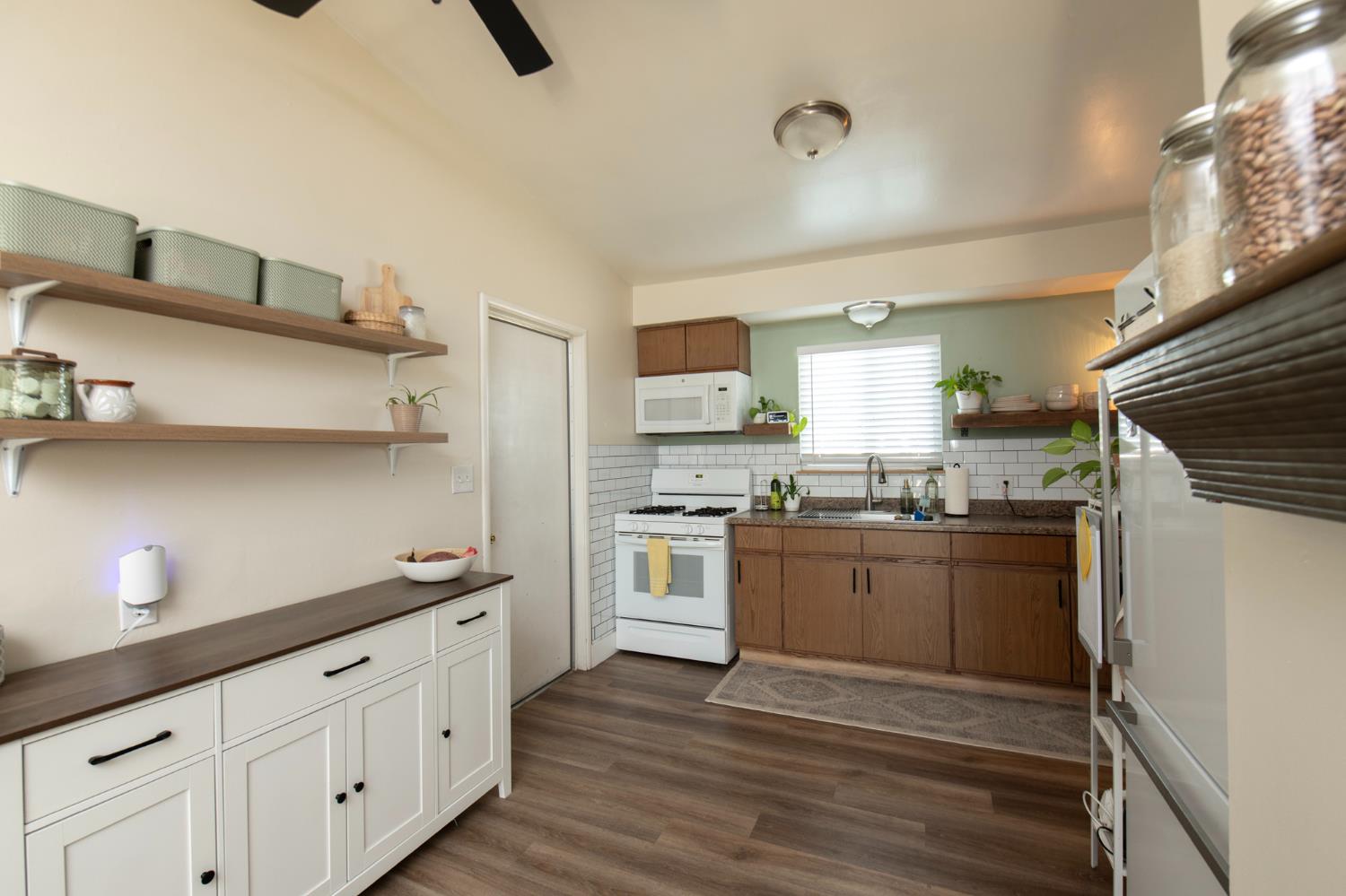 332 W Spring Ln, Lemoore, CA 93245