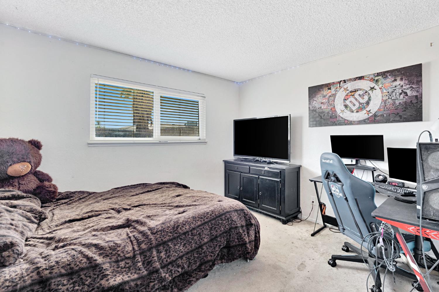 4590 N Hughes Ave, Fresno, CA 93705
