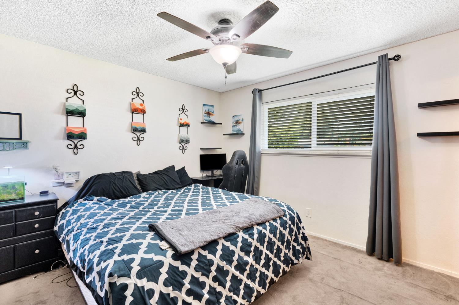 4590 N Hughes Ave, Fresno, CA 93705