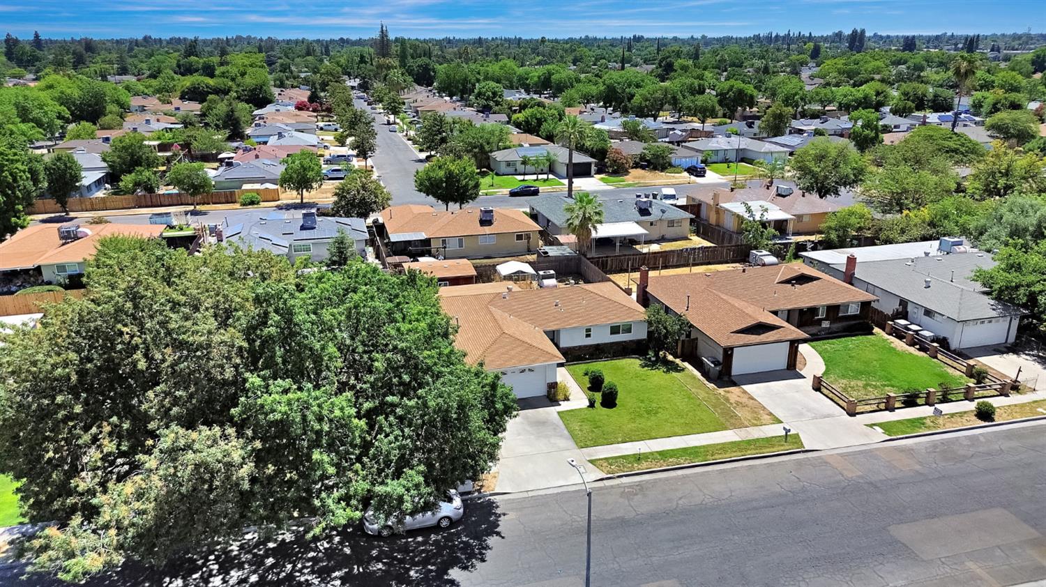4590 N Hughes Ave, Fresno, CA 93705