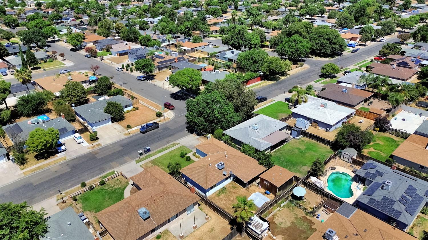 4590 N Hughes Ave, Fresno, CA 93705