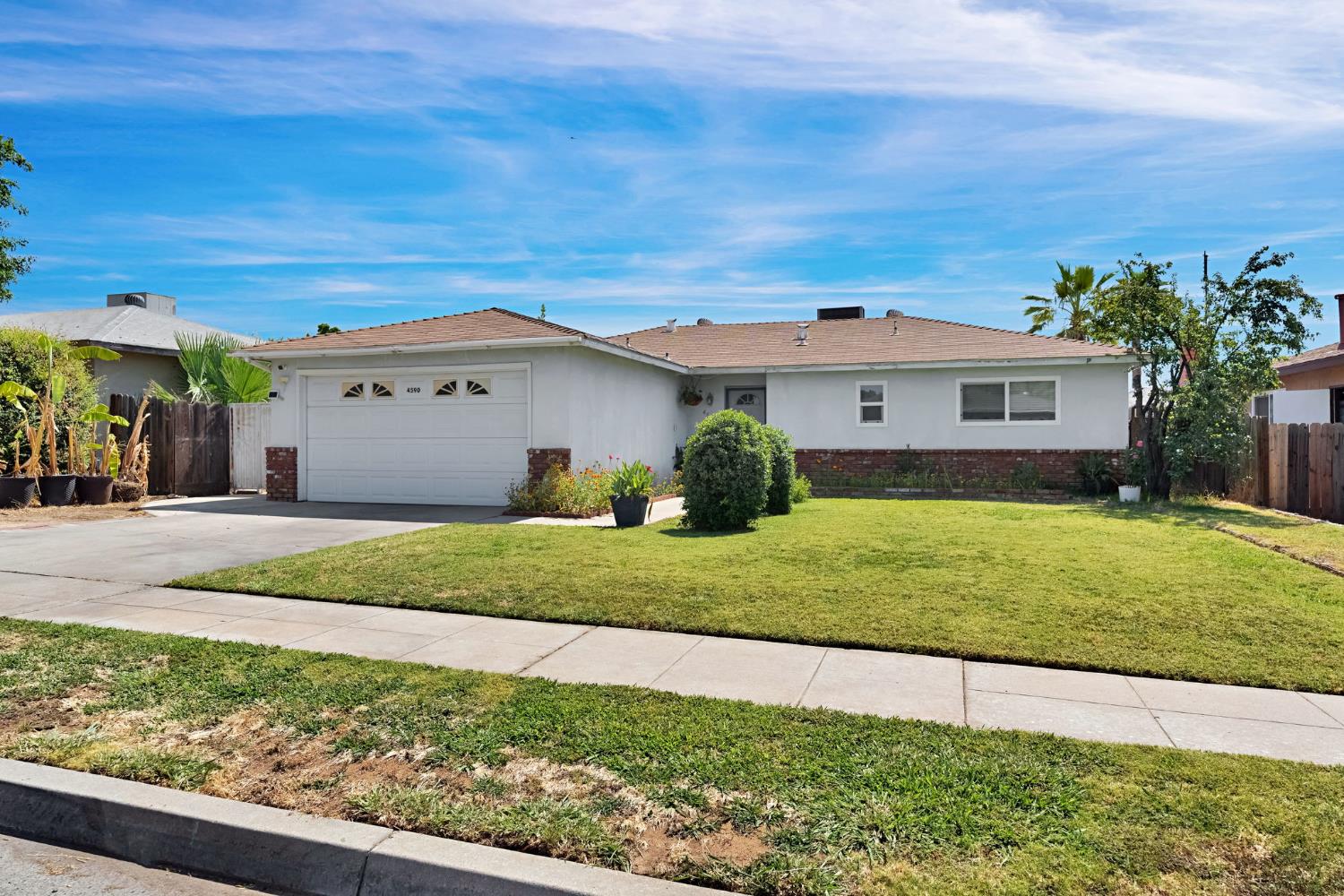 4590 N Hughes Ave, Fresno, CA 93705