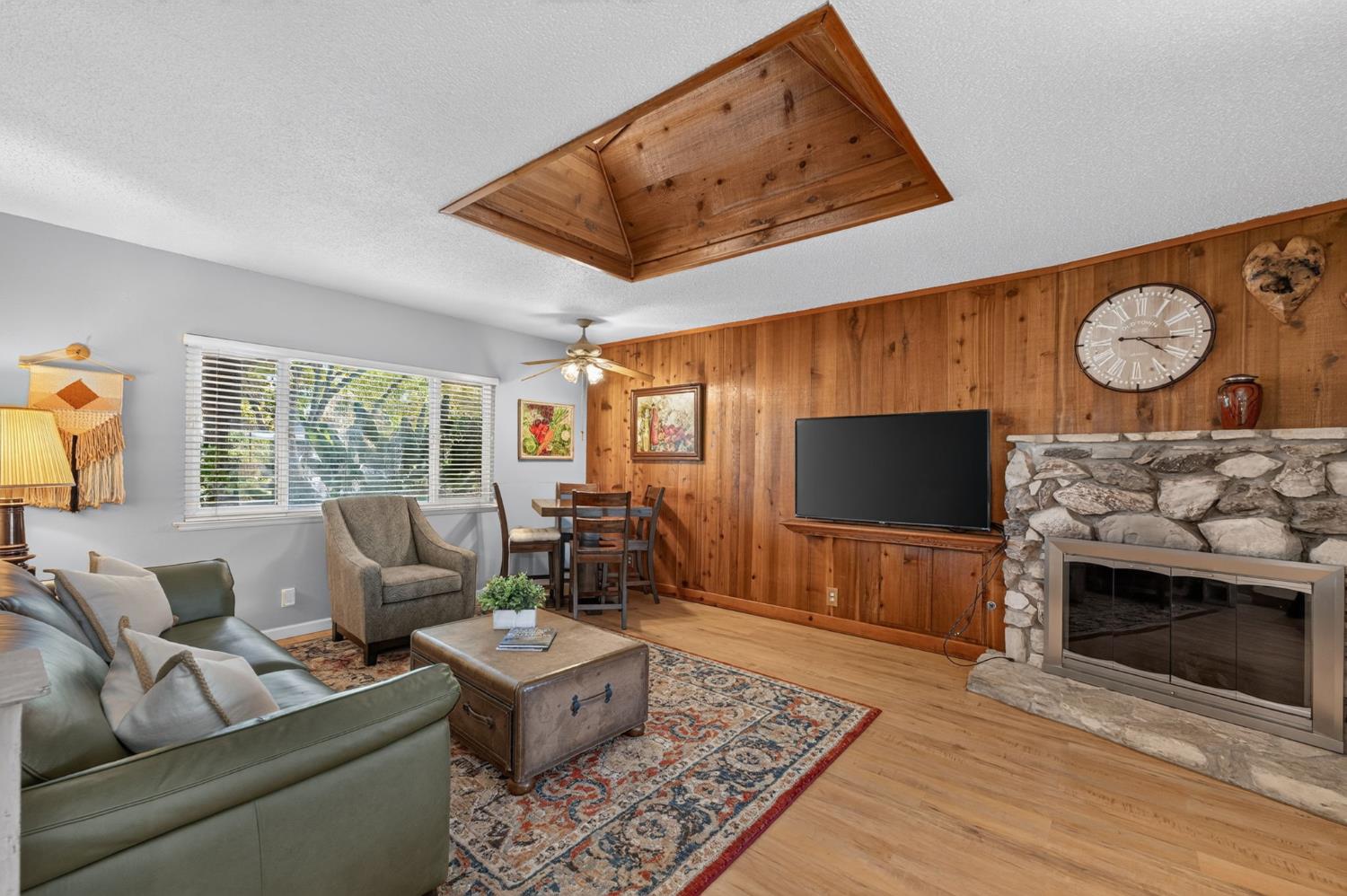 6070 N Colonial Ave, Fresno, CA 93704