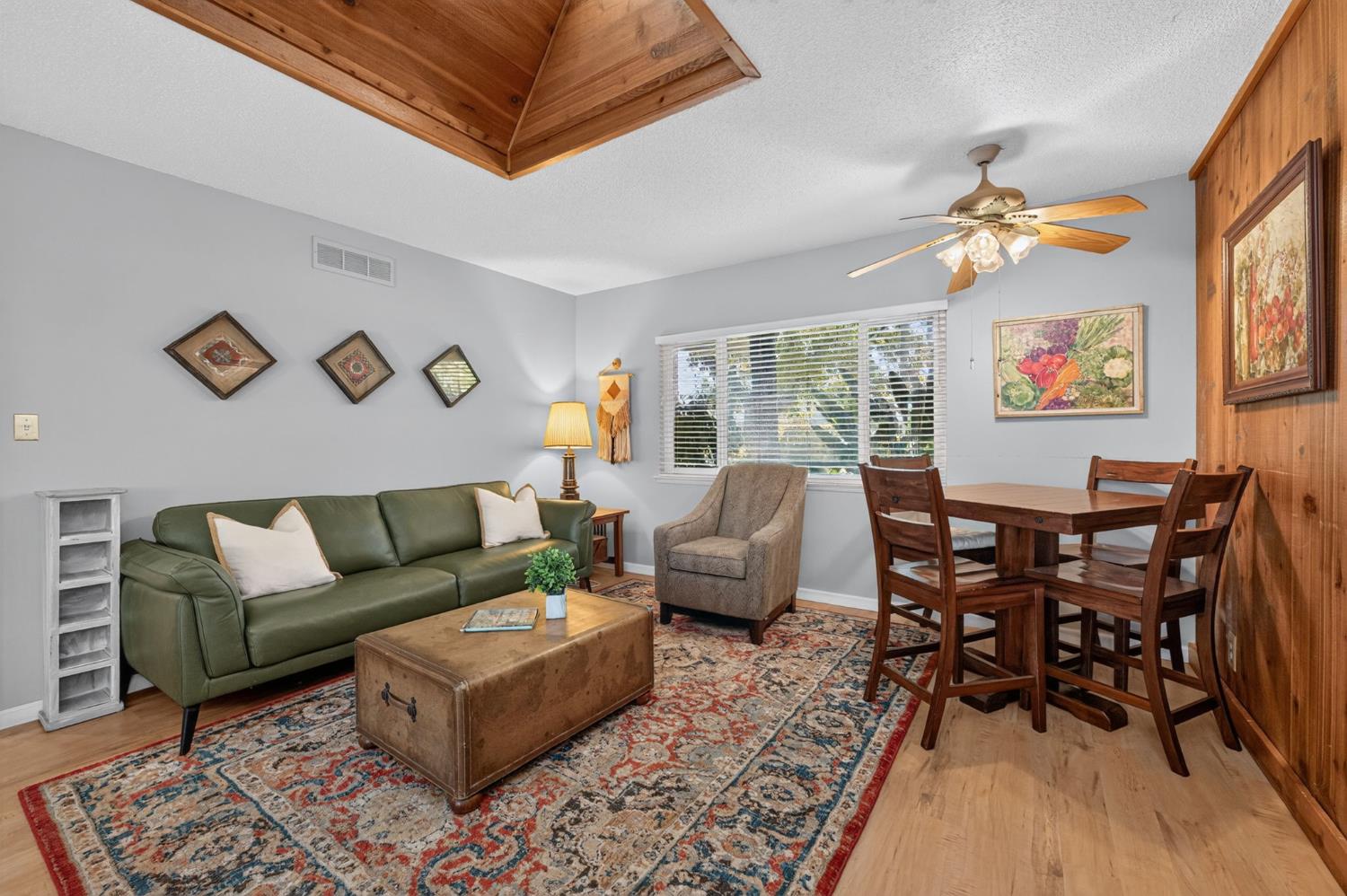 6070 N Colonial Ave, Fresno, CA 93704