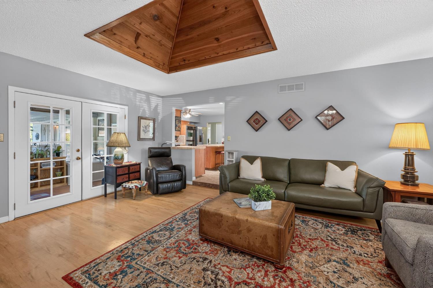6070 N Colonial Ave, Fresno, CA 93704