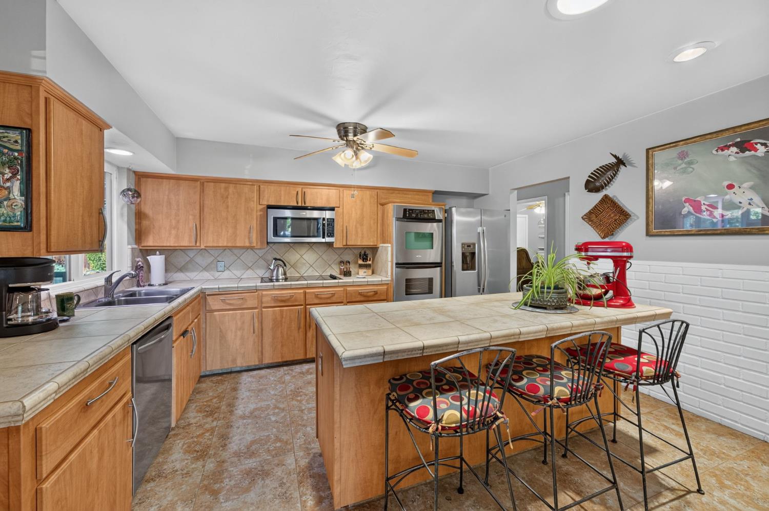 6070 N Colonial Ave, Fresno, CA 93704