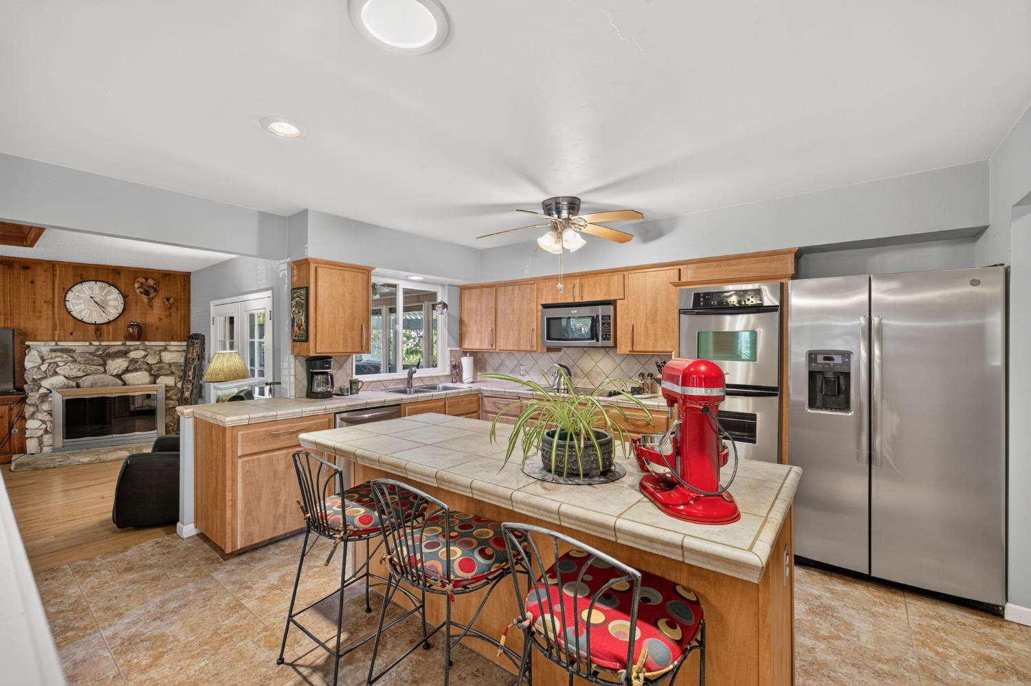6070 N Colonial Ave, Fresno, CA 93704