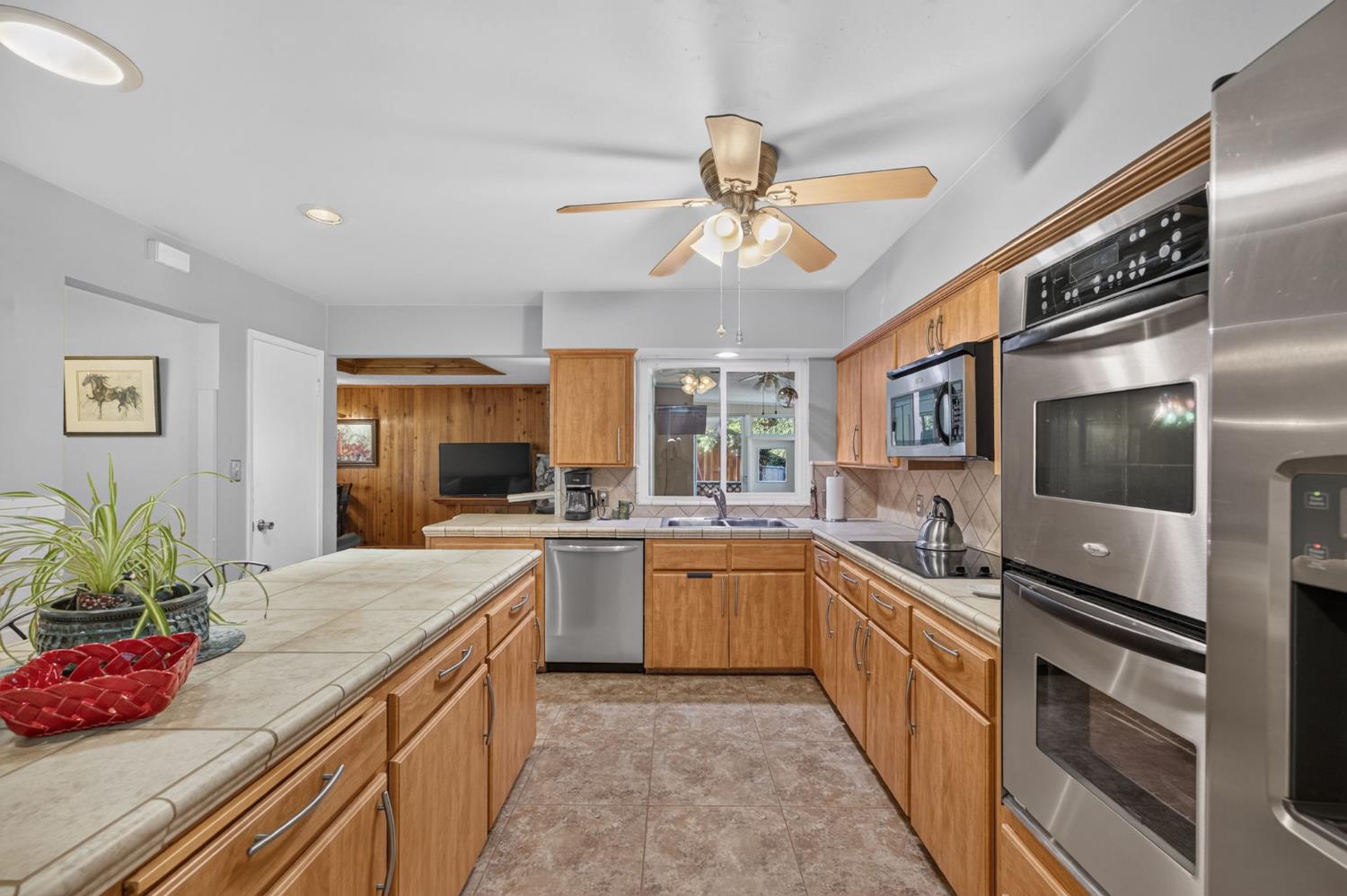 6070 N Colonial Ave, Fresno, CA 93704