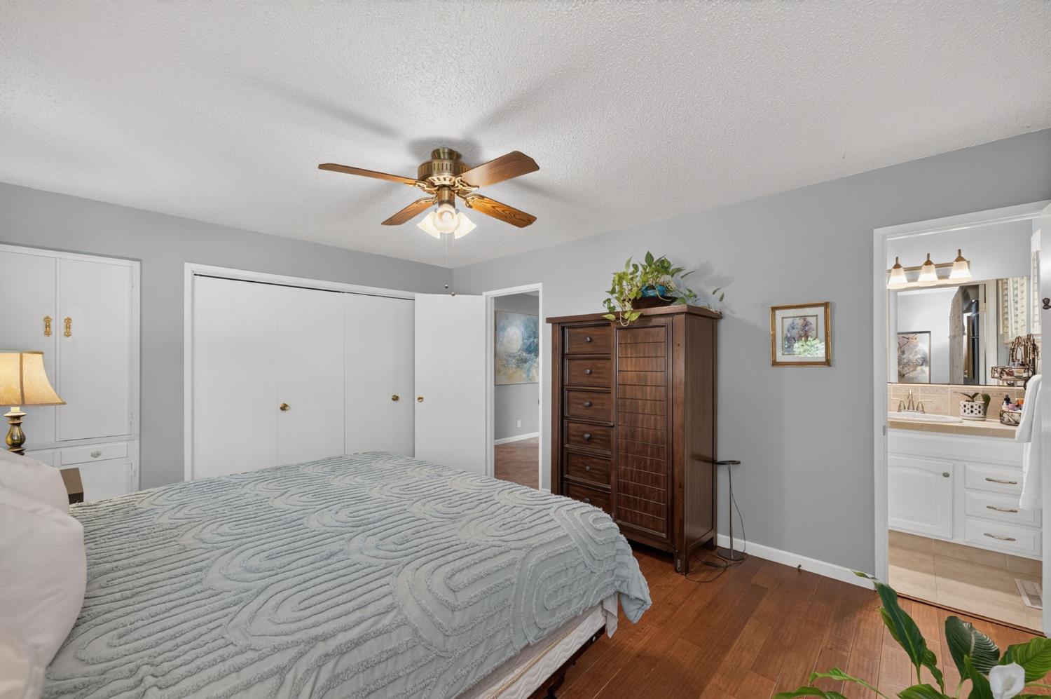 6070 N Colonial Ave, Fresno, CA 93704