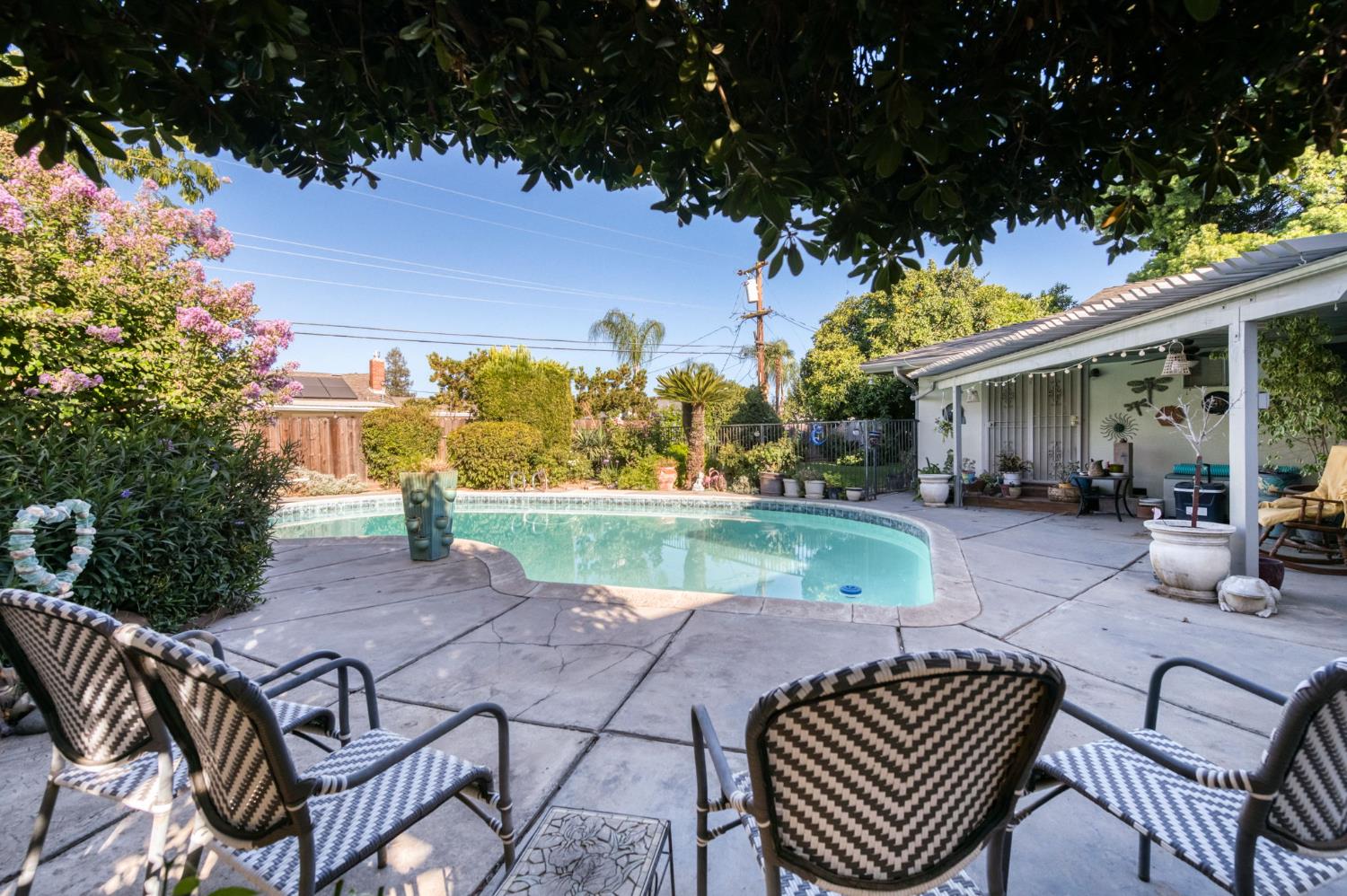 6070 N Colonial Ave, Fresno, CA 93704