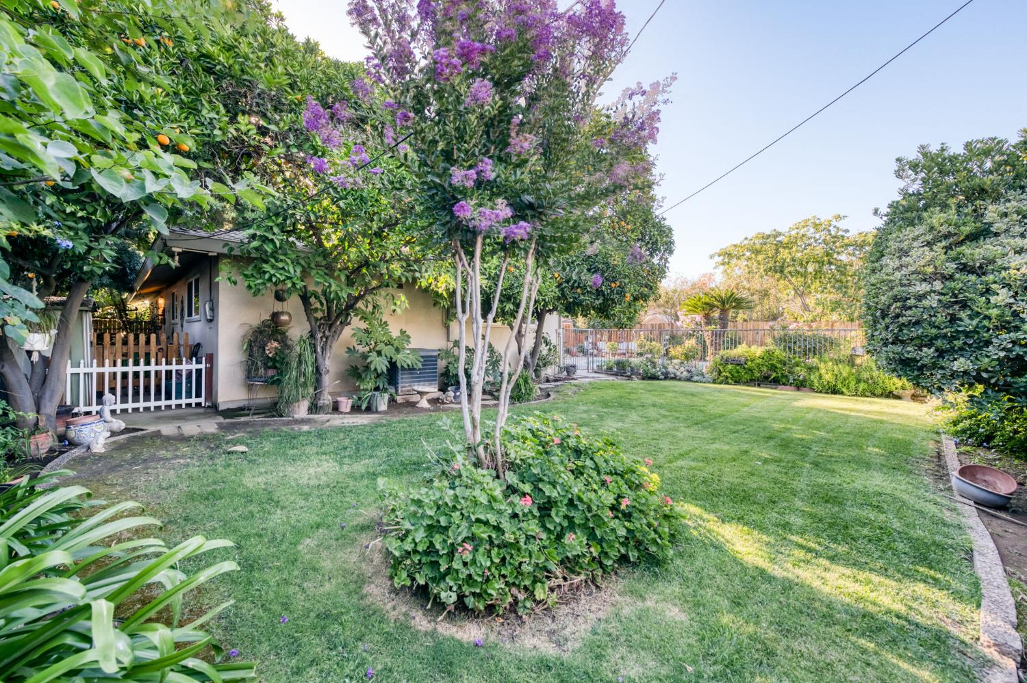 6070 N Colonial Ave, Fresno, CA 93704