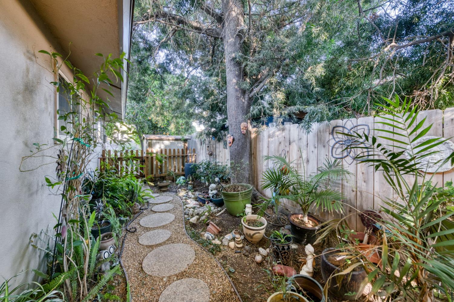 6070 N Colonial Ave, Fresno, CA 93704