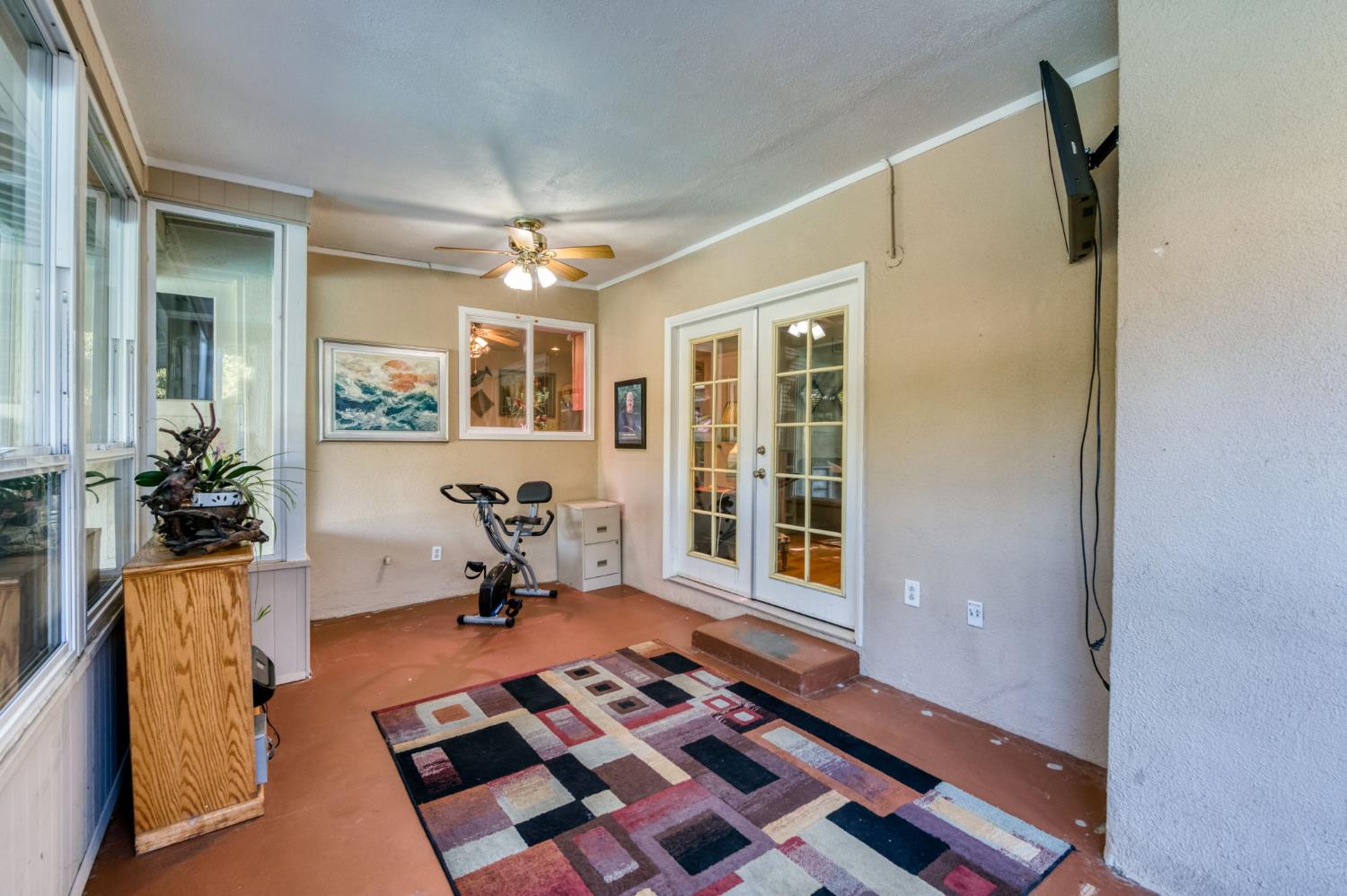 6070 N Colonial Ave, Fresno, CA 93704