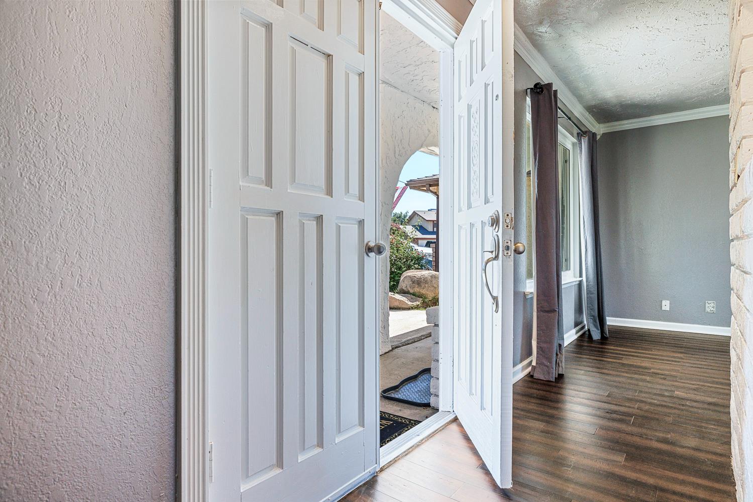 857 Los Altos Ave, Clovis, CA 93612