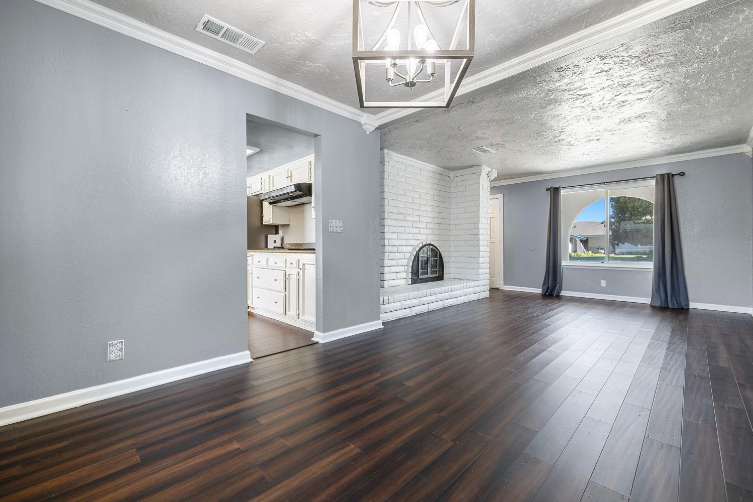 857 Los Altos Ave, Clovis, CA 93612