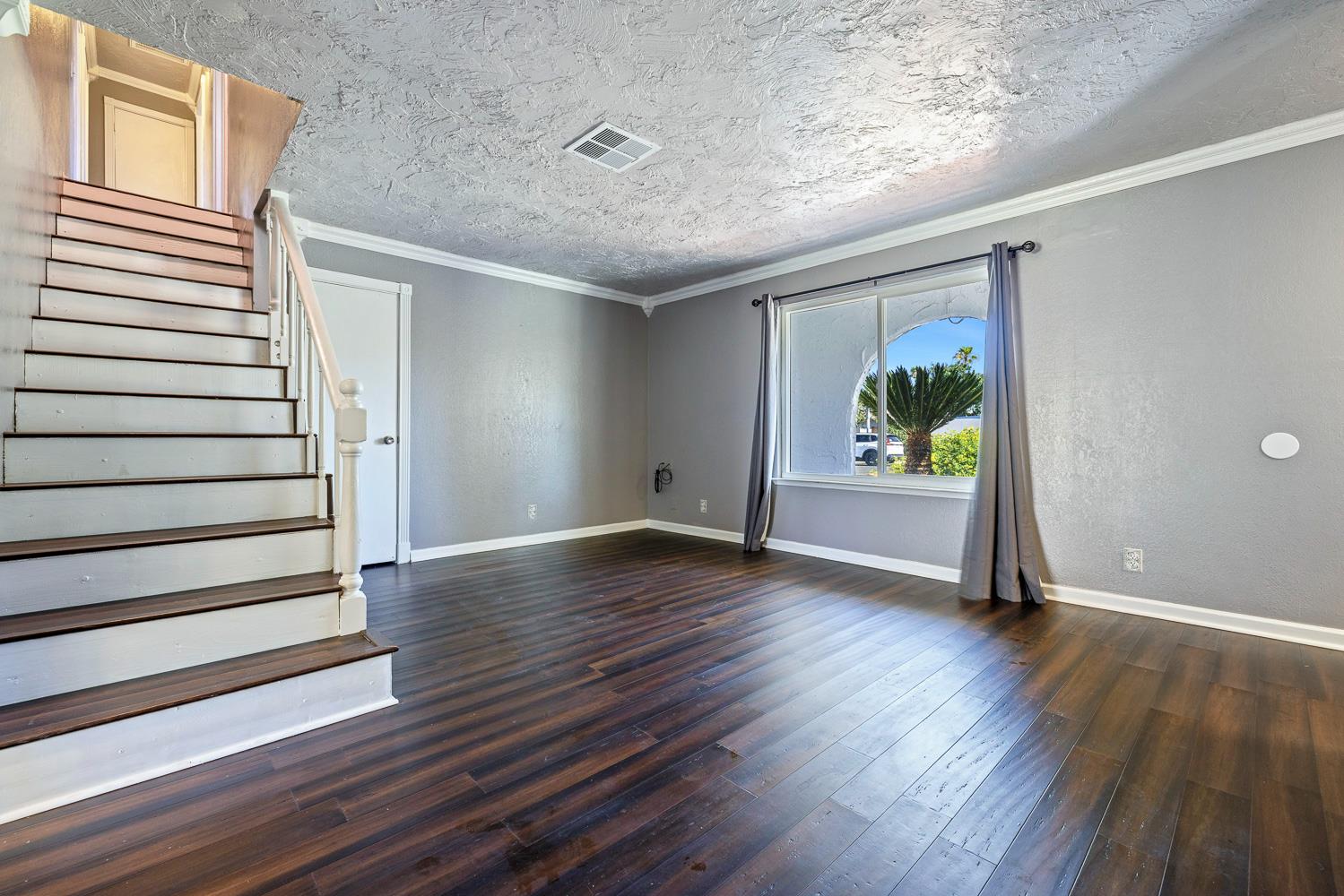 857 Los Altos Ave, Clovis, CA 93612