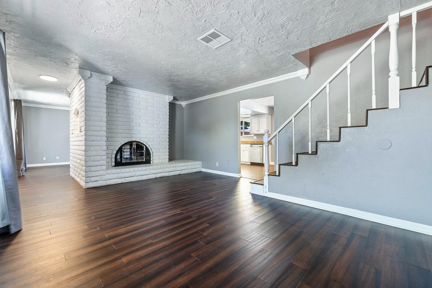 857 Los Altos Ave, Clovis, CA 93612