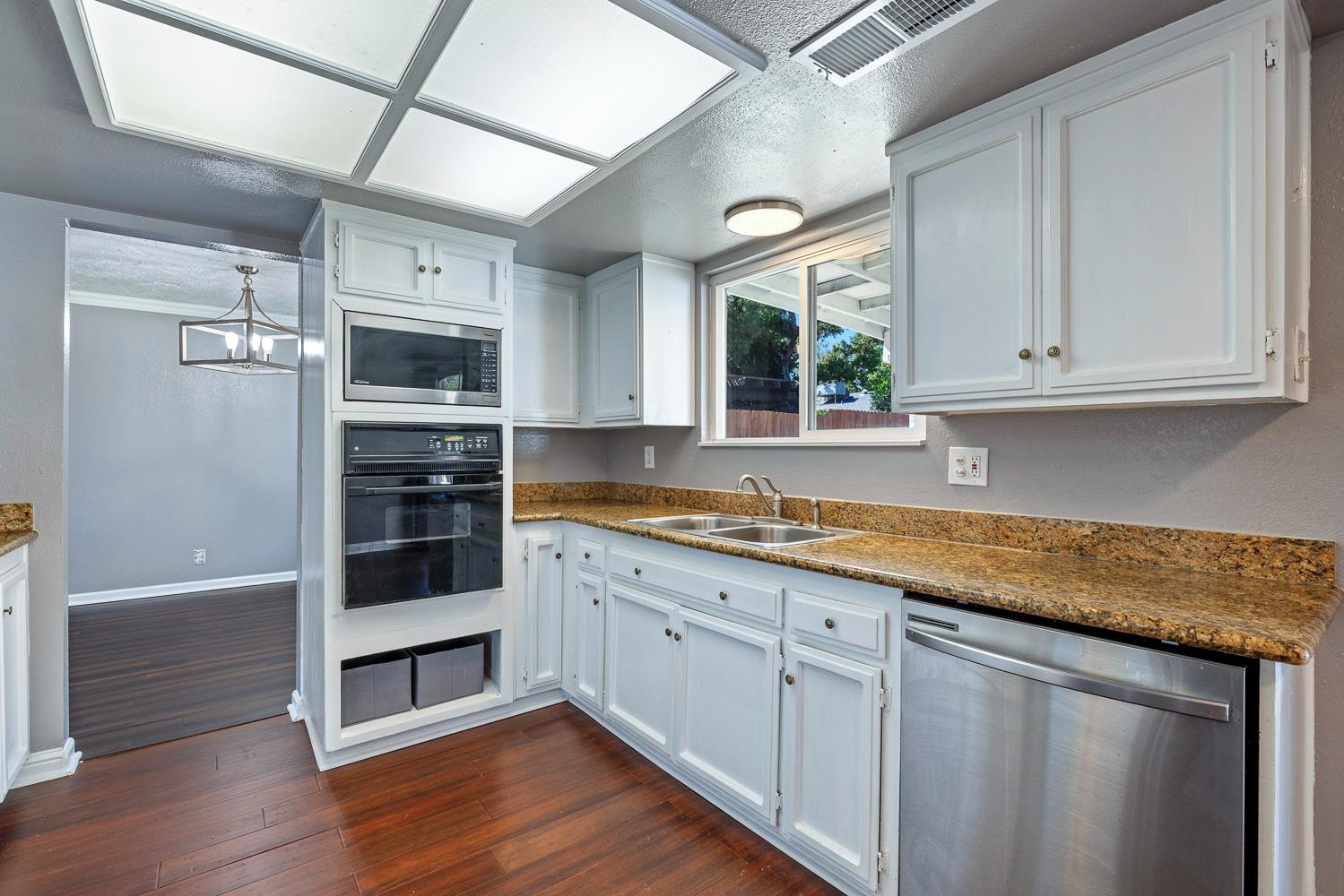 857 Los Altos Ave, Clovis, CA 93612