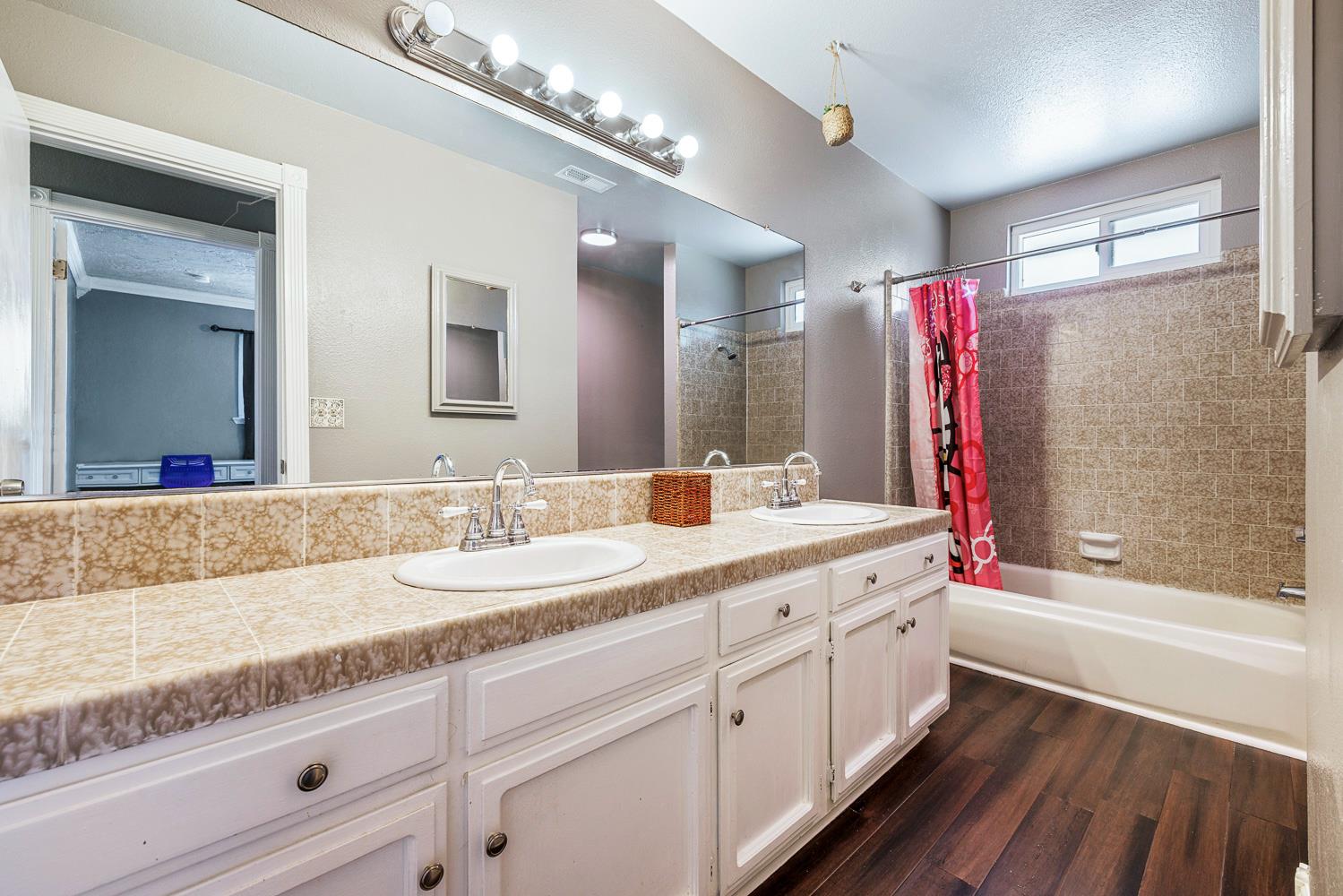 857 Los Altos Ave, Clovis, CA 93612