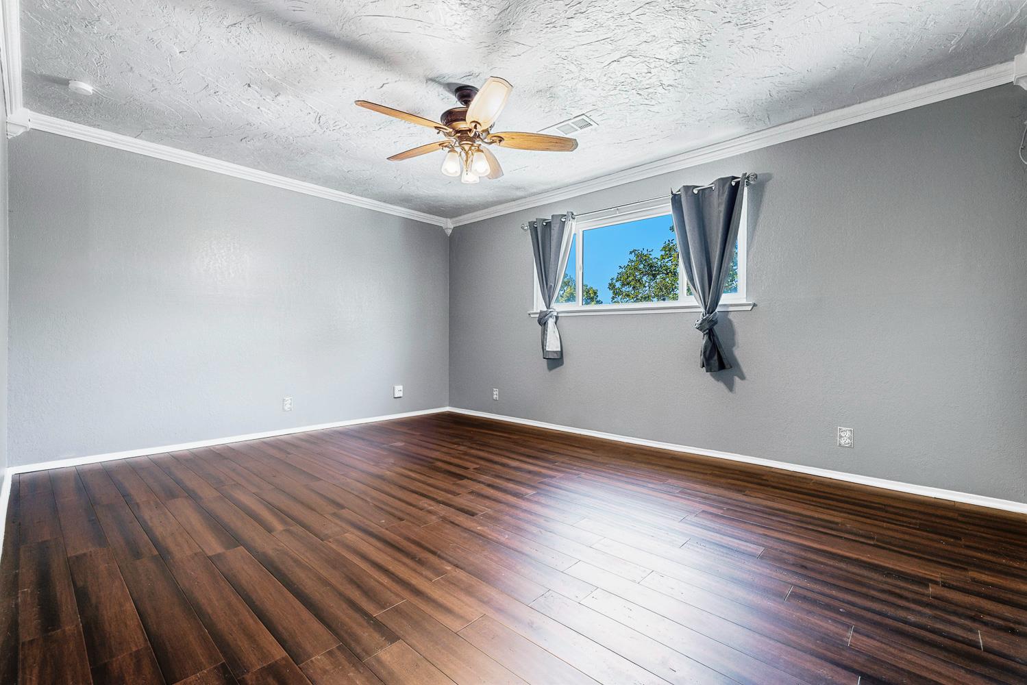 857 Los Altos Ave, Clovis, CA 93612