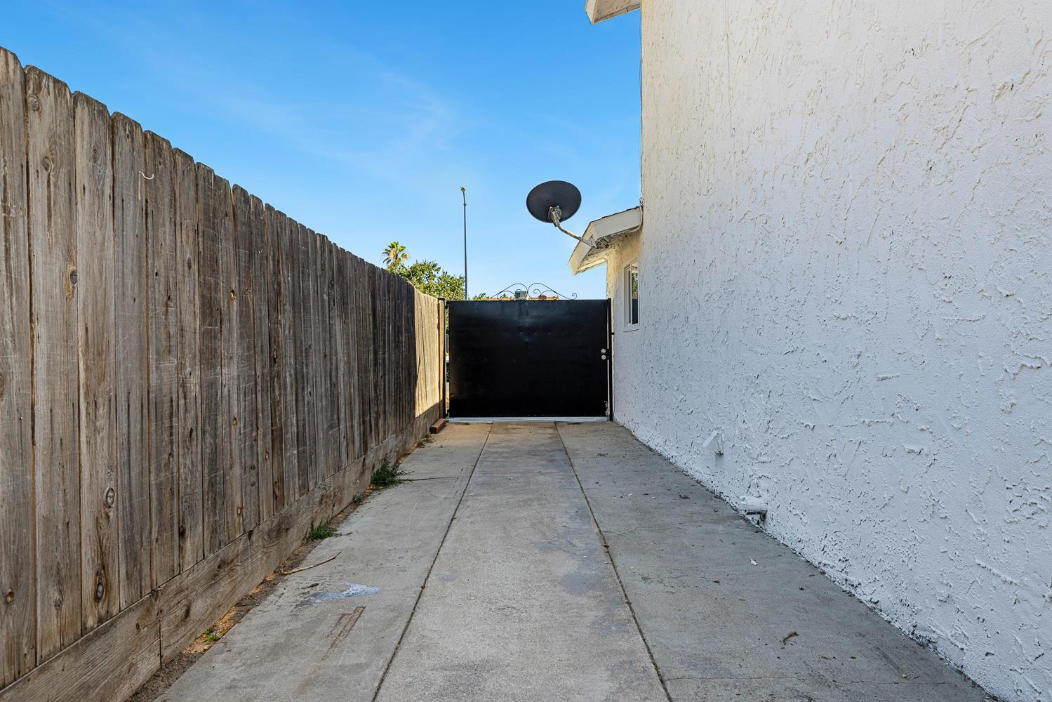 857 Los Altos Ave, Clovis, CA 93612