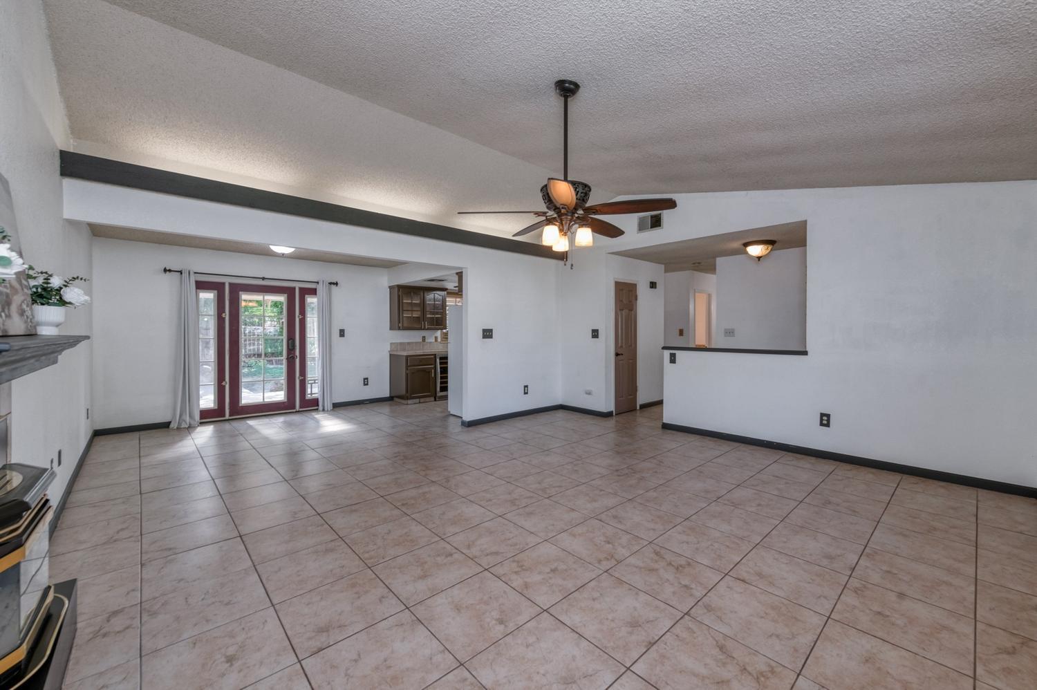 2319 S Pierce Ave, Fresno, CA 93725