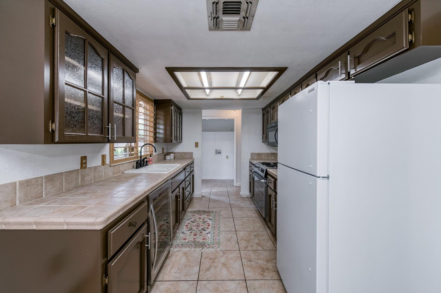 2319 S Pierce Ave, Fresno, CA 93725