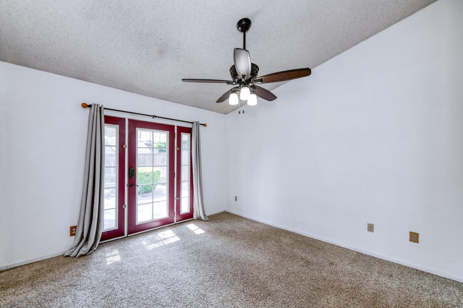 2319 S Pierce Ave, Fresno, CA 93725