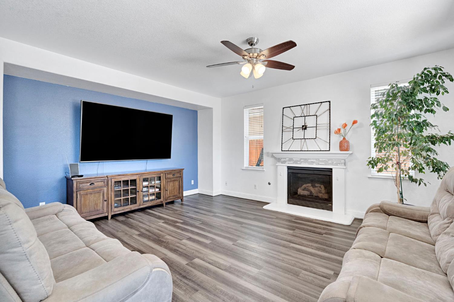 2768 Goshen Ave, Clovis, CA 93611