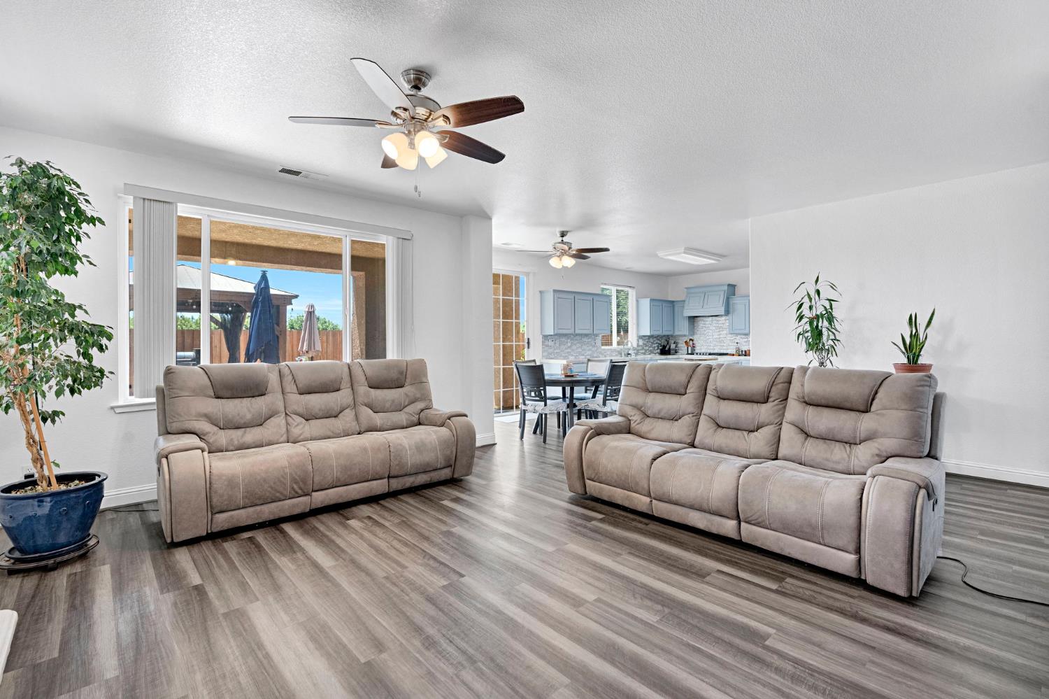 2768 Goshen Ave, Clovis, CA 93611