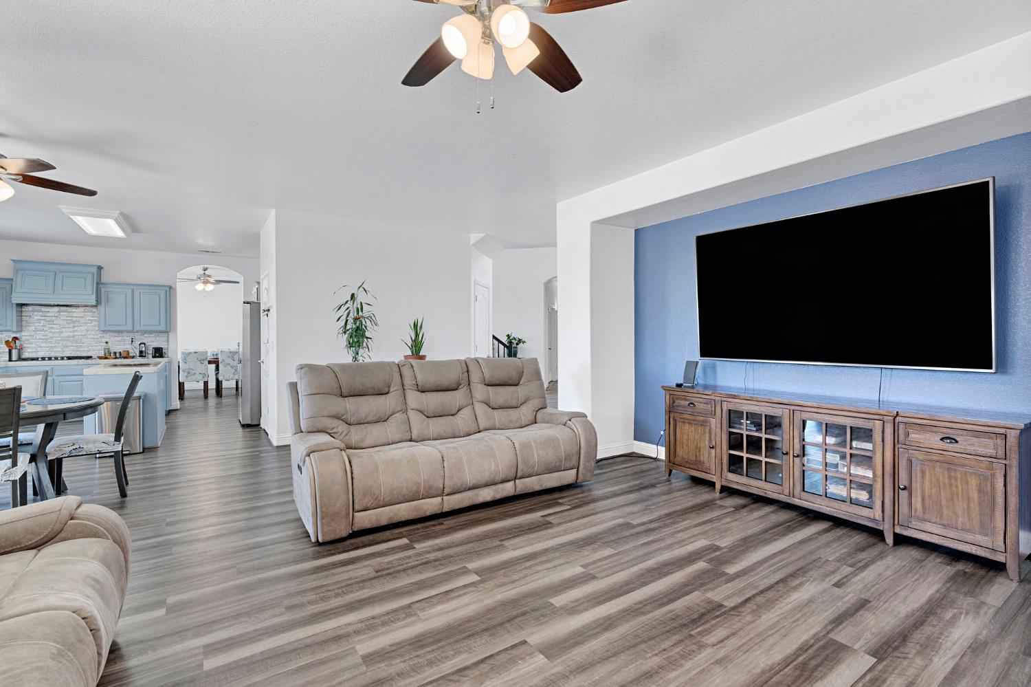 2768 Goshen Ave, Clovis, CA 93611